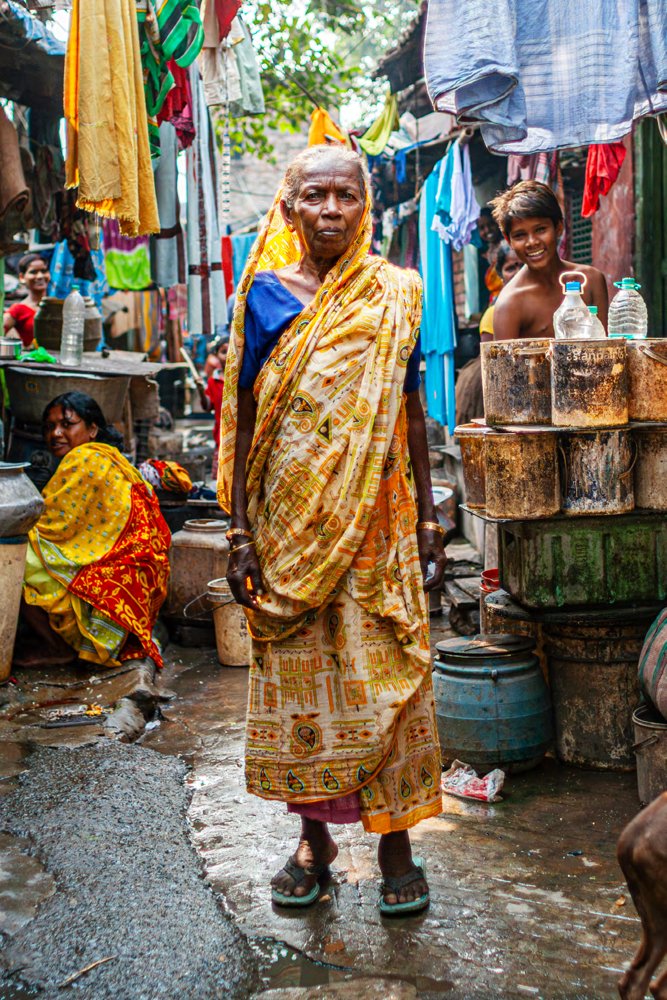 WOMEN IN ALLEY. KOLKATA