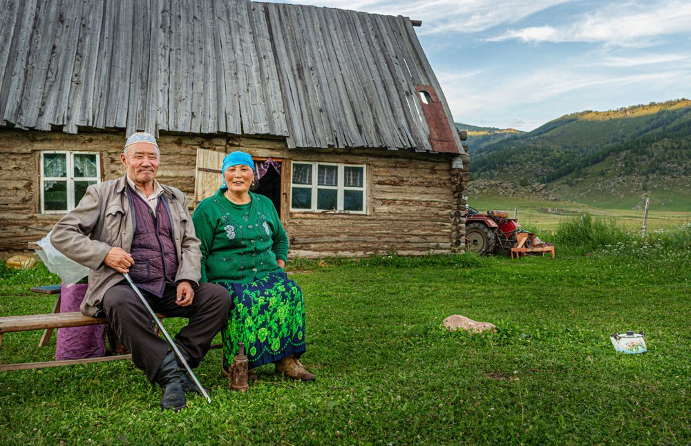 THE BOND. ALTAY PREFECTURE, NORTH XINJIANG